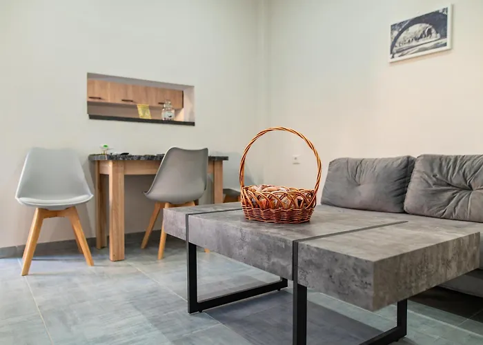 9-4 Private * Kos By