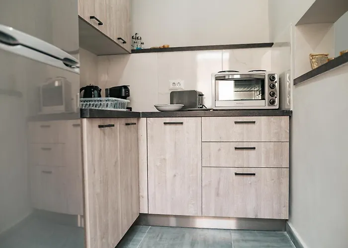 9-4 Private * Kos By